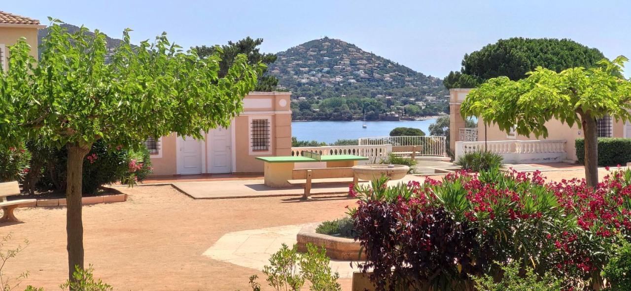 Cap Esterel Belvedere: Seaside Garden Apartment with Pool Saint-Raphael  Exterior photo