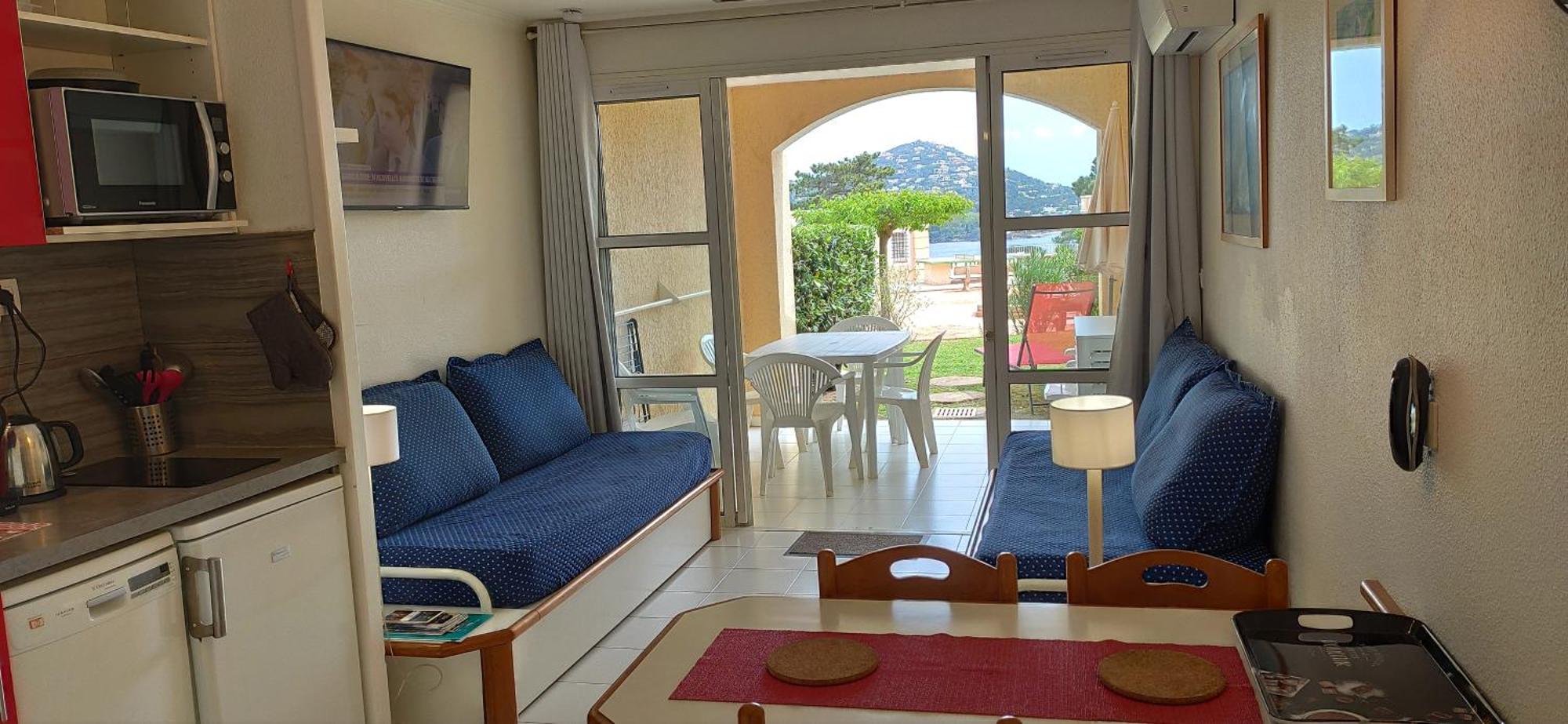 Cap Esterel Belvedere: Seaside Garden Apartment with Pool Saint-Raphael  Exterior photo